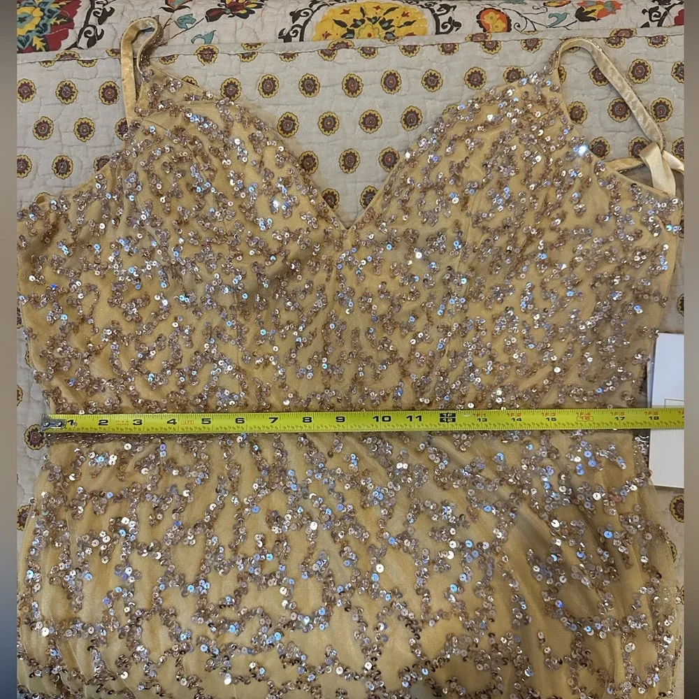 Mac Duggal Sleeveless V-Neck Embellished Beaded Gold Nude Column Gown Size 16 - Picture 10 of 10